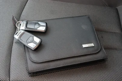 Car image 40