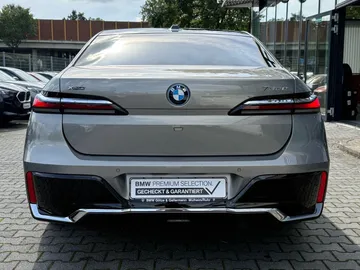 Car image 36