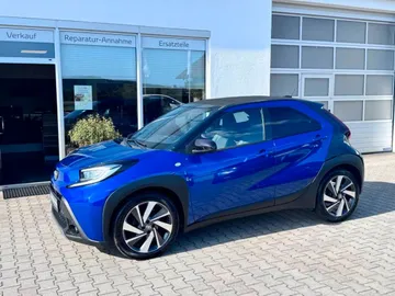 Car image 2