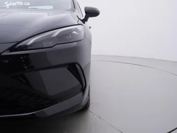 Car image 27