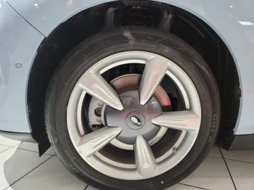 Car image 30