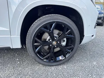 Car image 28