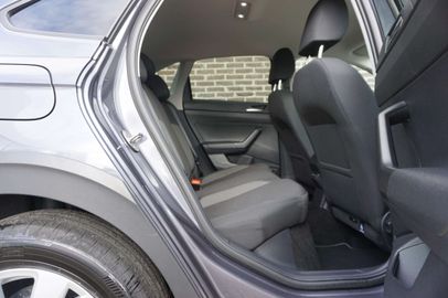 Car image 33