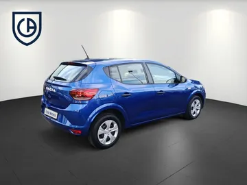 Car image 3