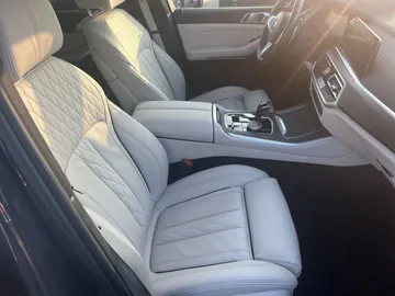 Car image 40