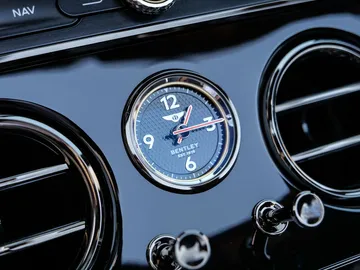 Car image 30