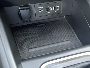 Car image 27
