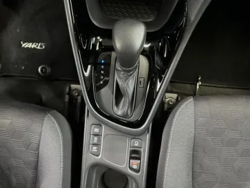 Car image 25