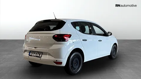 Car image 4