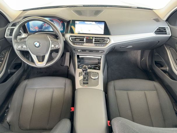 BMW 320i xDrive Advantage 135 kW image number 7