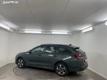 Car image 26