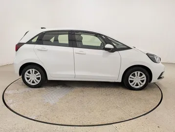 Car image 32