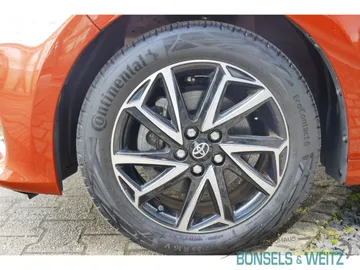 Car image 19