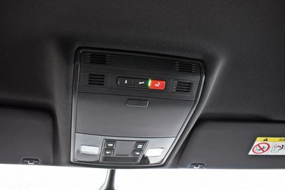 Car image 35