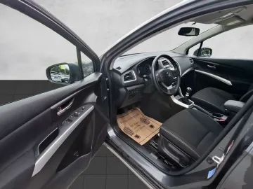 Car image 30
