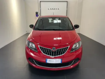 Car image 3