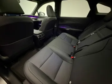 Car image 35