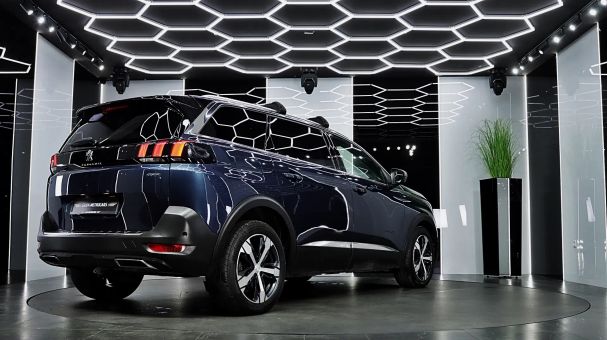 Peugeot 5008 BlueHDi EAT8 GT 133 kW image number 7