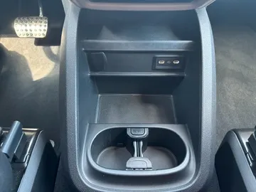 Car image 27