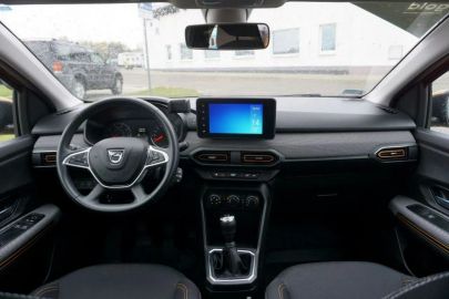 Car image 13