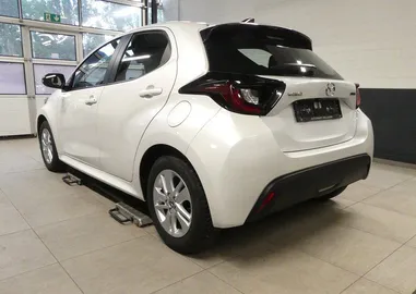 Car image 5