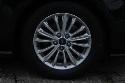 Car image 32