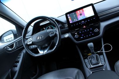 Car image 30