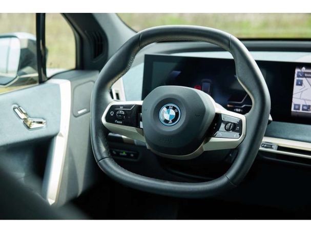 BMW iX xDrive40 240 kW image number 11