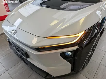 Car image 19