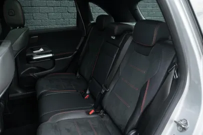 Car image 32