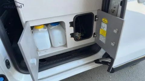 Car image 30