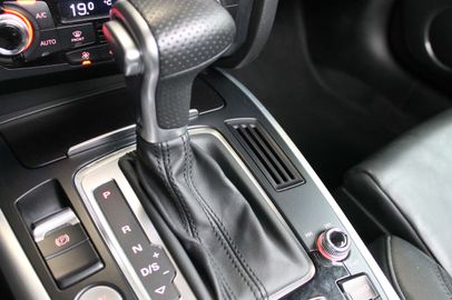 Car image 38