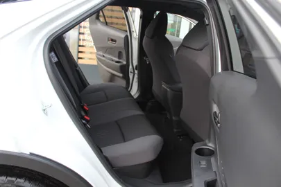 Car image 26