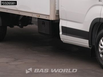 Car image 35