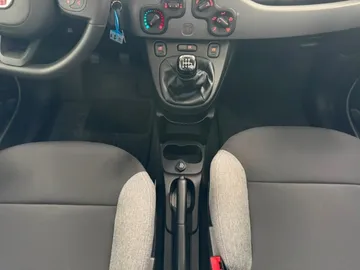 Car image 14