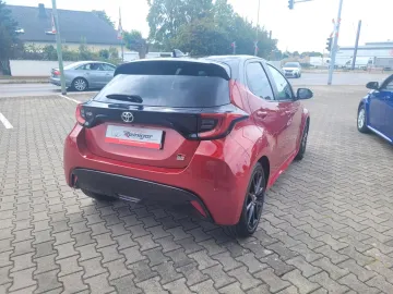 Car image 5