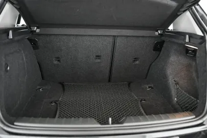 Car image 34