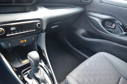 Car image 21