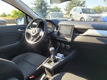 Car image 12