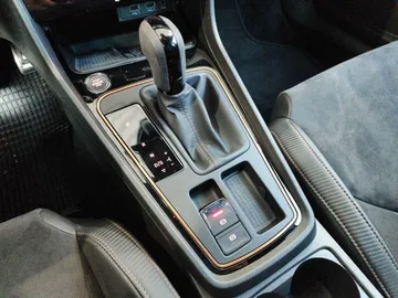 Car image 30