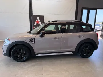Car image 40