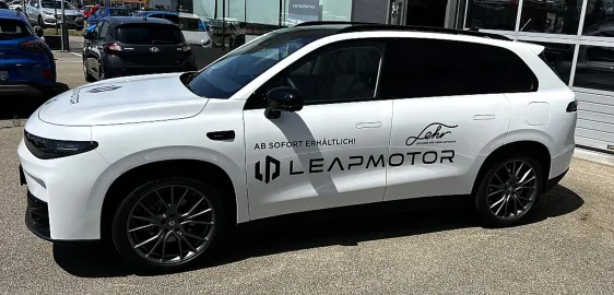 Car image 2