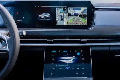 Car image 30