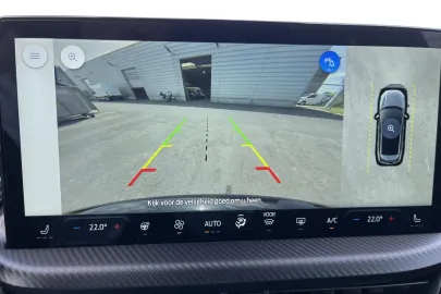 Car image 30
