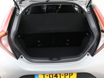 Car image 26