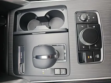 Car image 26