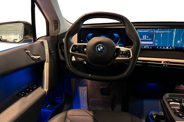 BMW iX xDrive50 385 kW image number 10