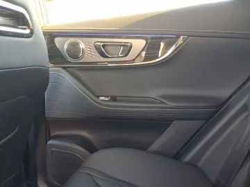 Car image 35