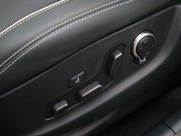 Car image 33