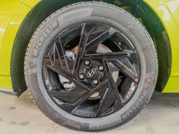 Car image 30